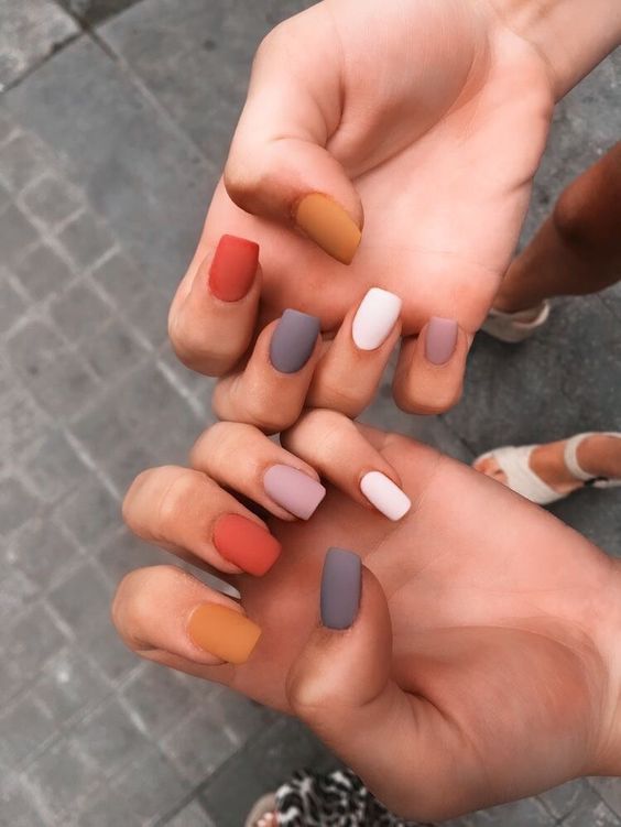 Маникюр с матовым лаком на короткие ногти