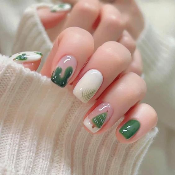 Маникюр с елкой