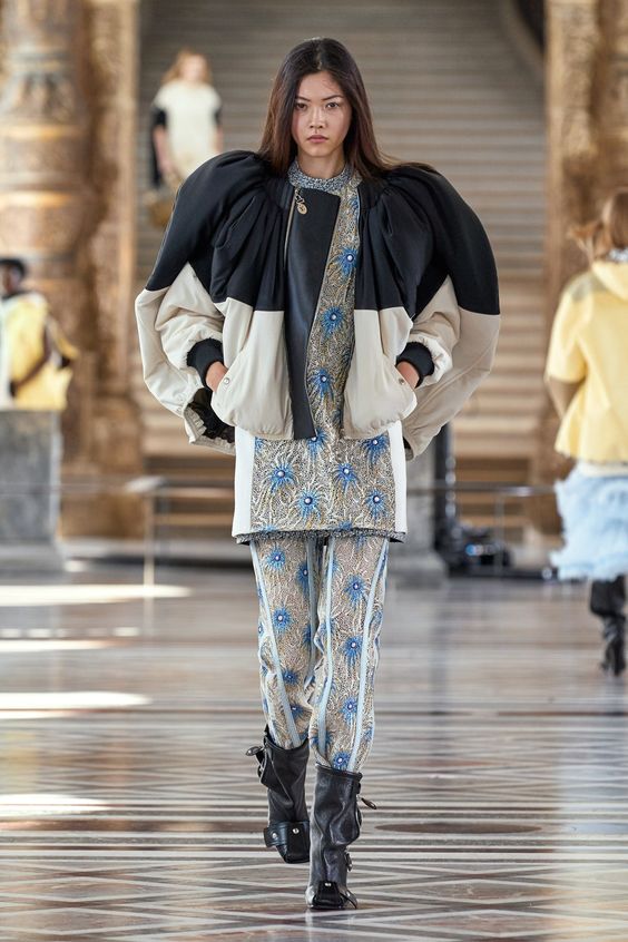 Как произносится Louis Vuitton?