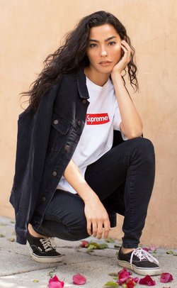 Лук с футболкой Supreme