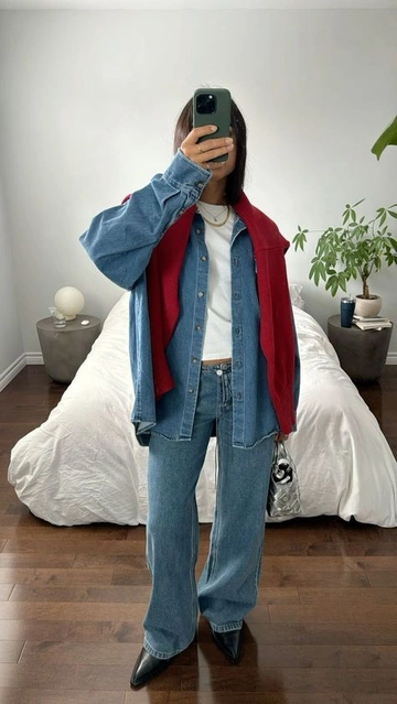 Удобный total-jeans образ