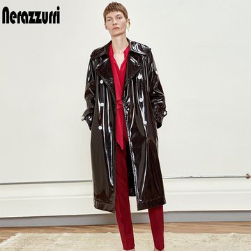 Двубортный лакированный плащ